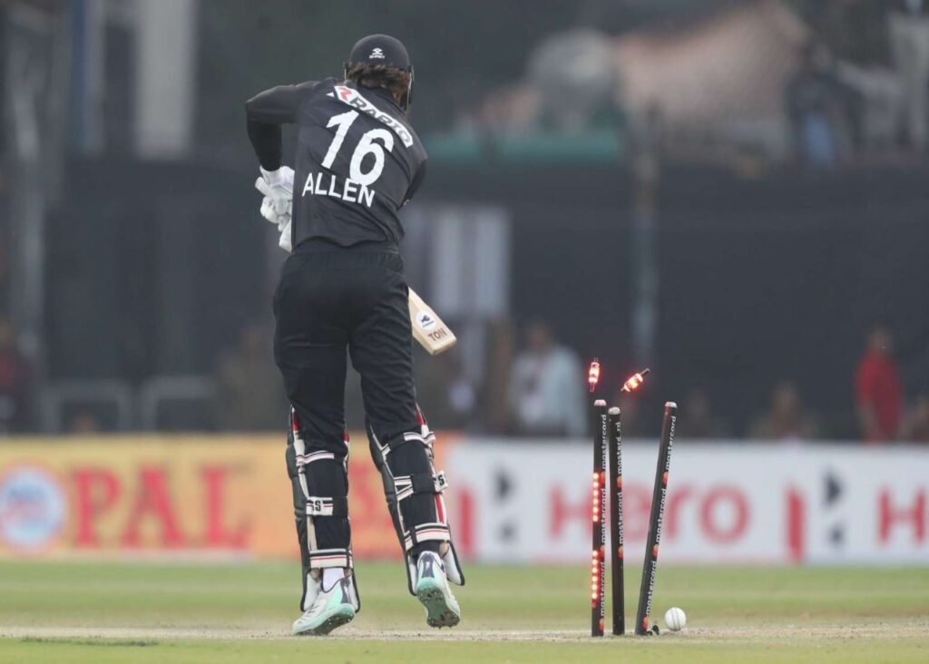 India vs new zealand match न्यूजीलैंड के बल्लेबाज फिन एलेन